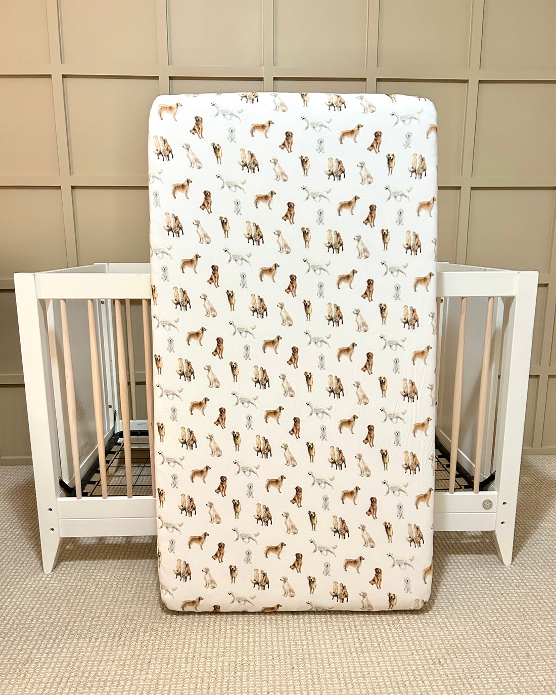 Golden Retrievers print crib sheet on a toddler or baby bed