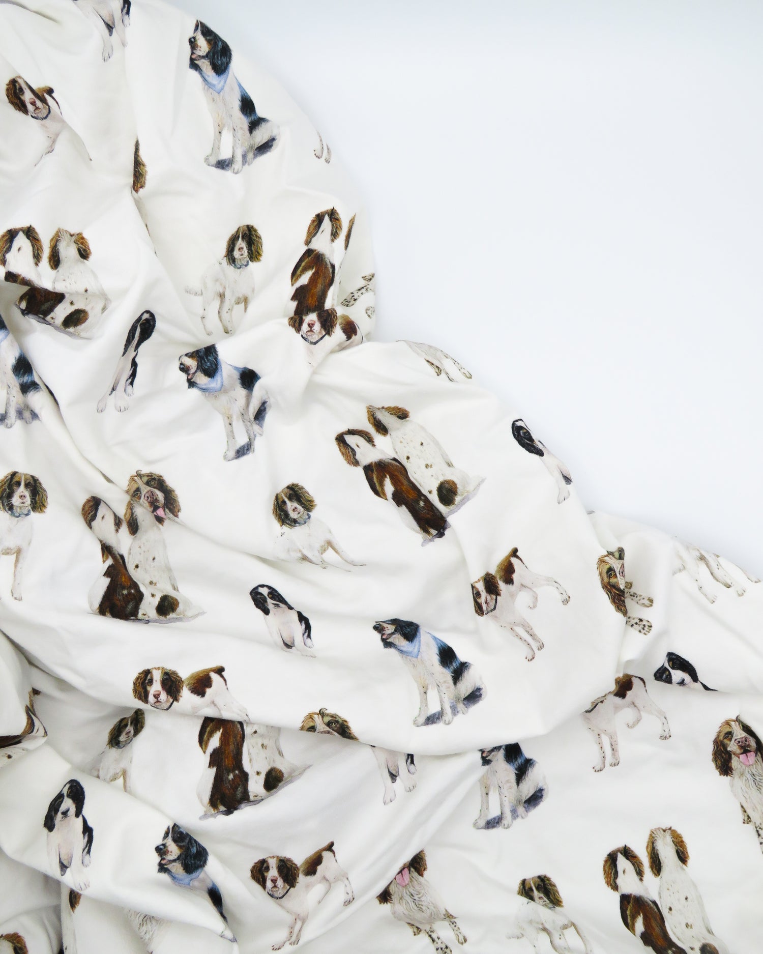 Soft Springer Spaniel crib sheet for baby nursery. Hypoallergenic and breathable crib bedding