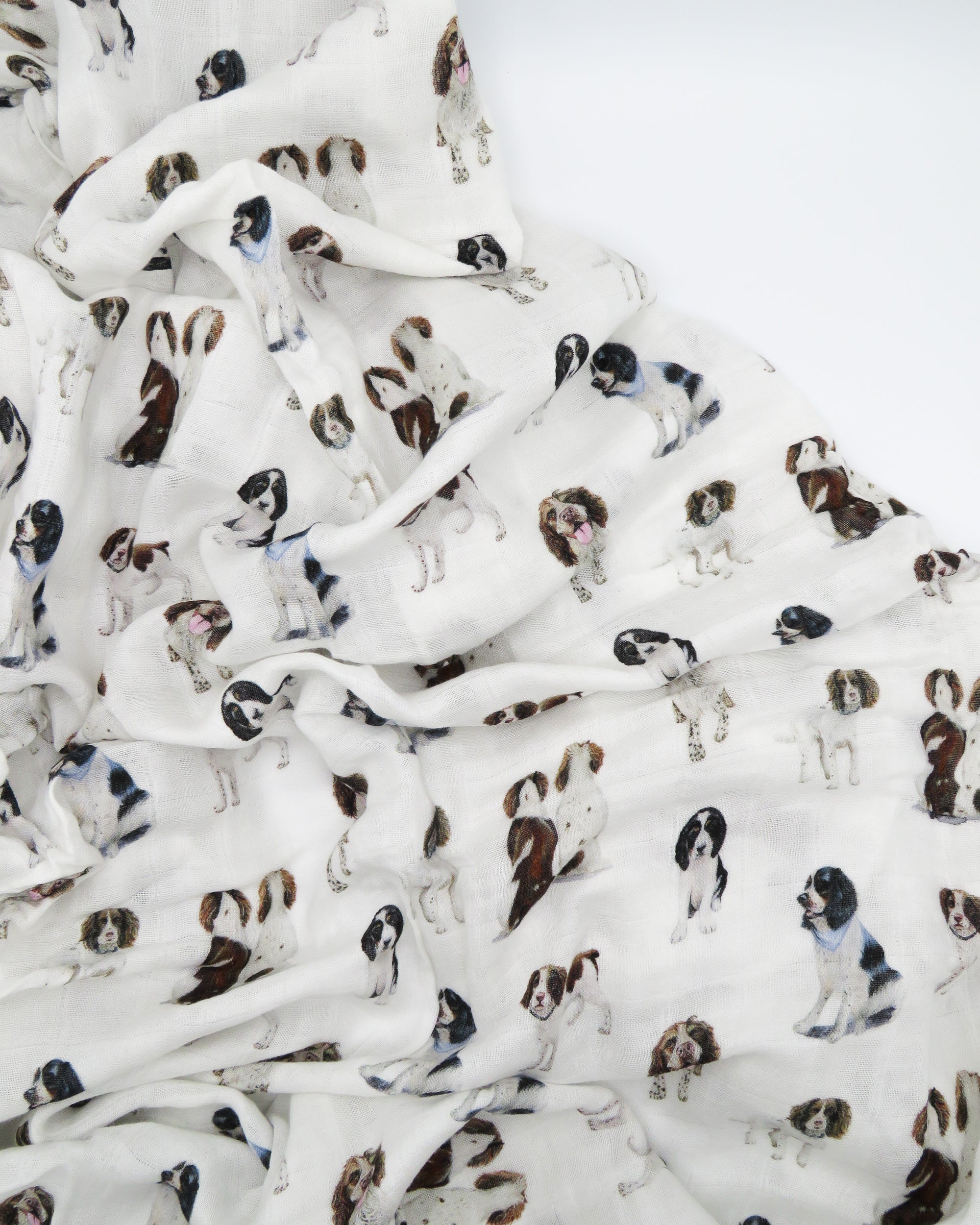 Springer Spaniel print baby swaddle blanket. Gender-neutral dog-themed swaddle for newborns