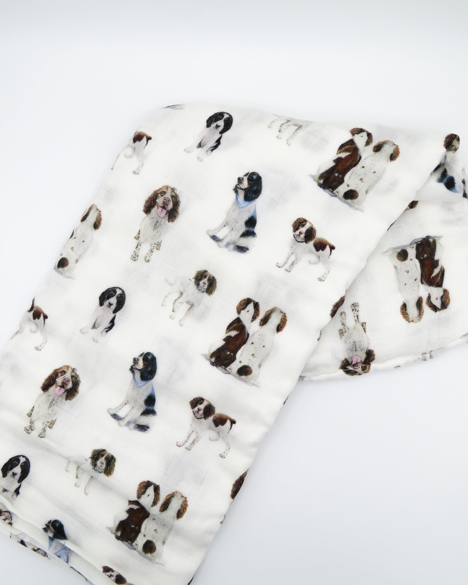 Springer Spaniel print baby swaddle blanket. Gender-neutral dog-themed swaddle for newborns